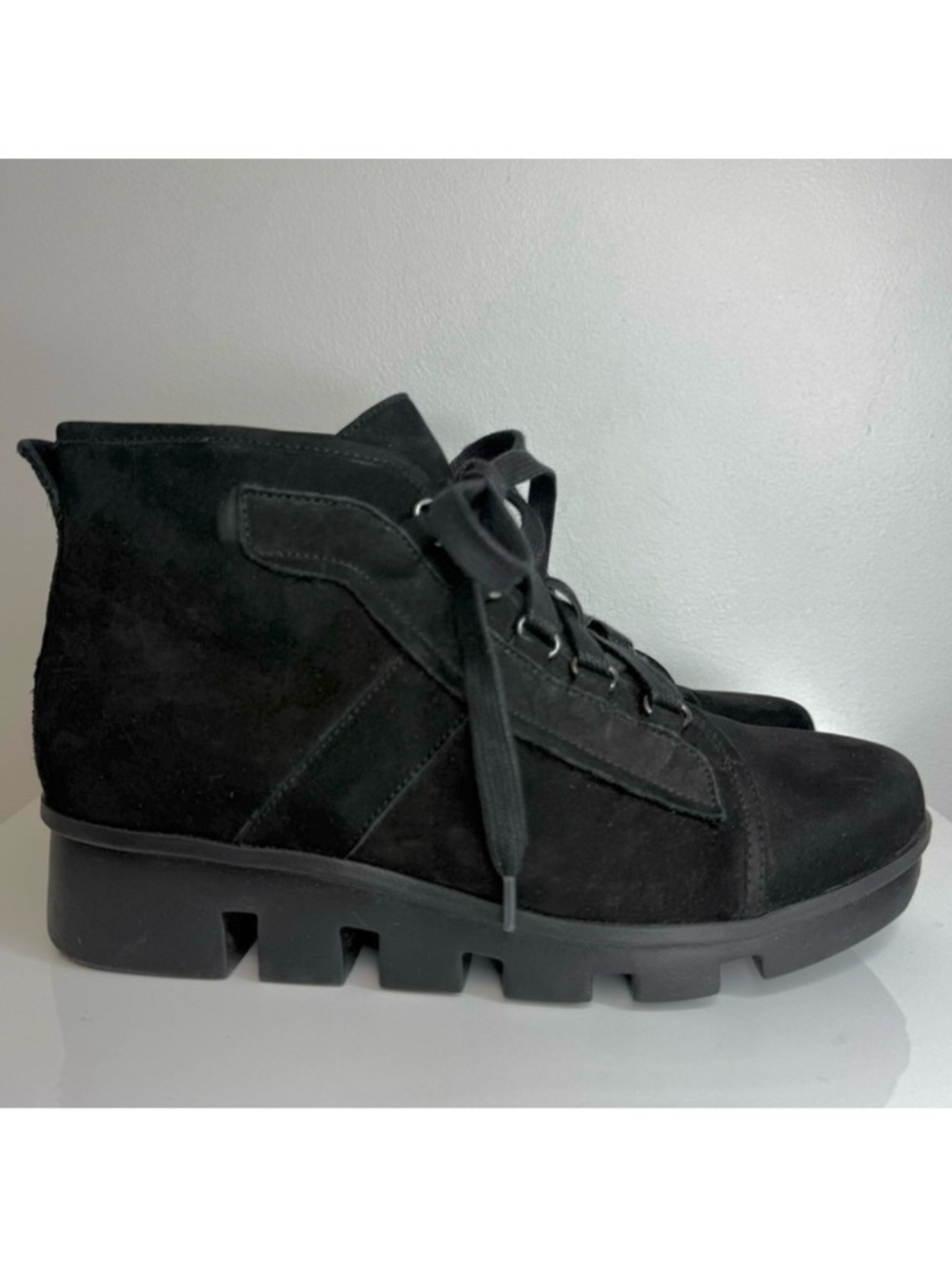 L’Amour Des Pieds Hallshire Black Leather Bootie Lace Up Comfort Women’s Size 9